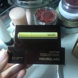 HOURGLASS CAUTION MASCARA